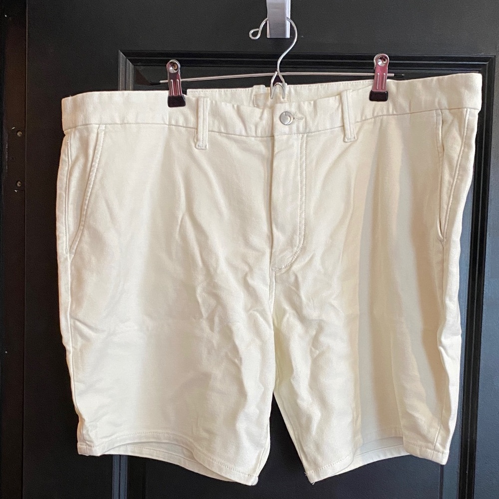 Joe's Jeans Men's Cream Flat Front Shorts